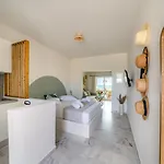 Grand Bleu Anastazia Apartment